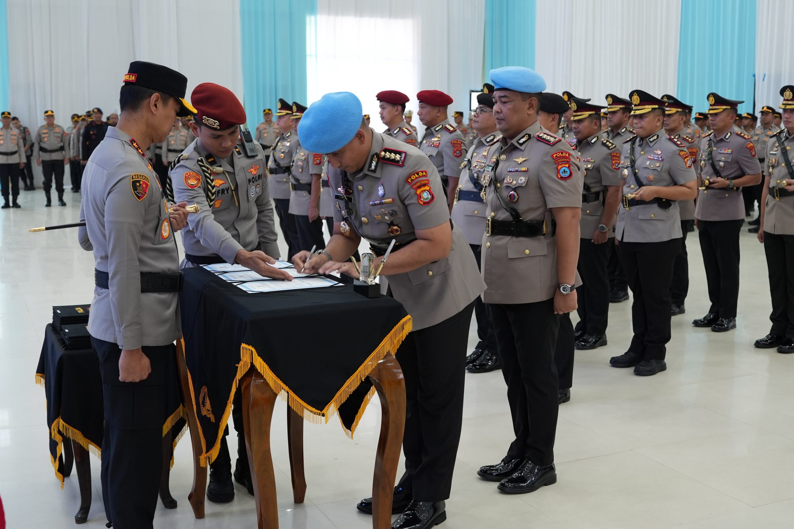 Kapolda Sultra Pimpin Sertijab Lima Pejabat Utama, Lima Kapolres dan Lantik Kapolres Konawe Kepulauan
