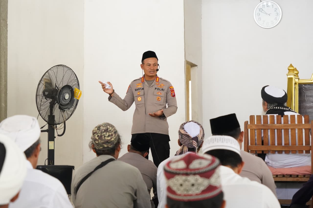 Safari Jumat di Baruga, Kapolresta Kendari Bangun Sinergi dengan Masyarakat