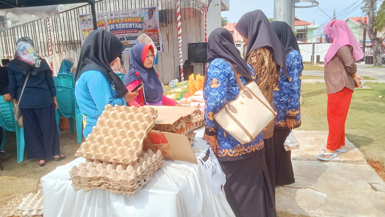 Gerakan Pangan Murah di Wakatobi Diserbu Warga